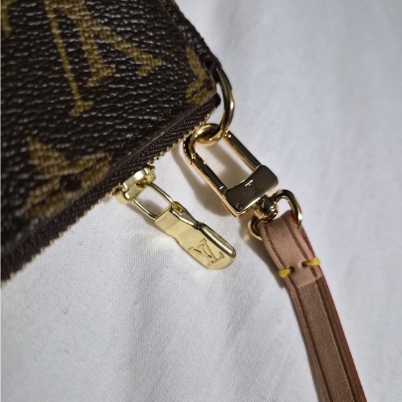 New LOUIS VUITTON POCHETTE, wristlet - Picture 11 of 11